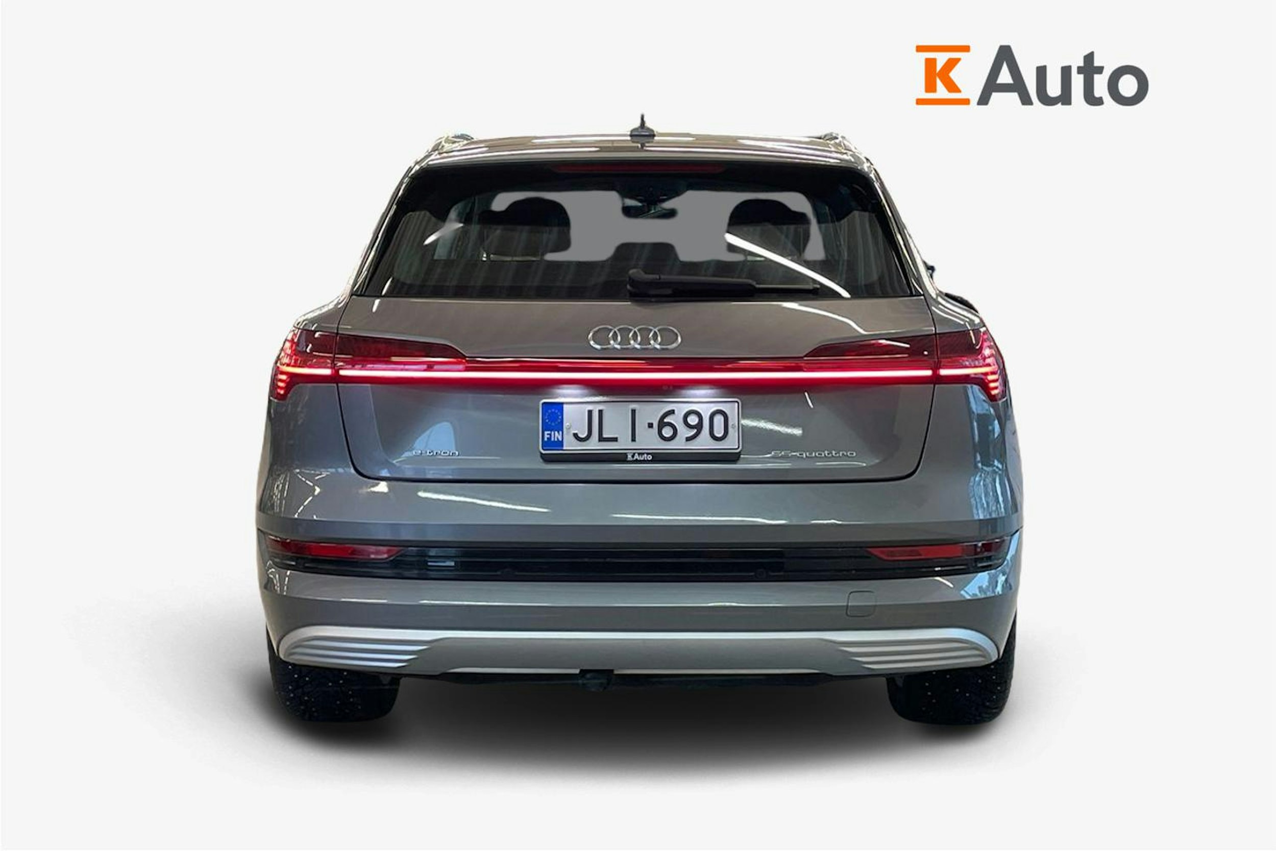 Harmaa Audi e-tron 2020 kuva 3.