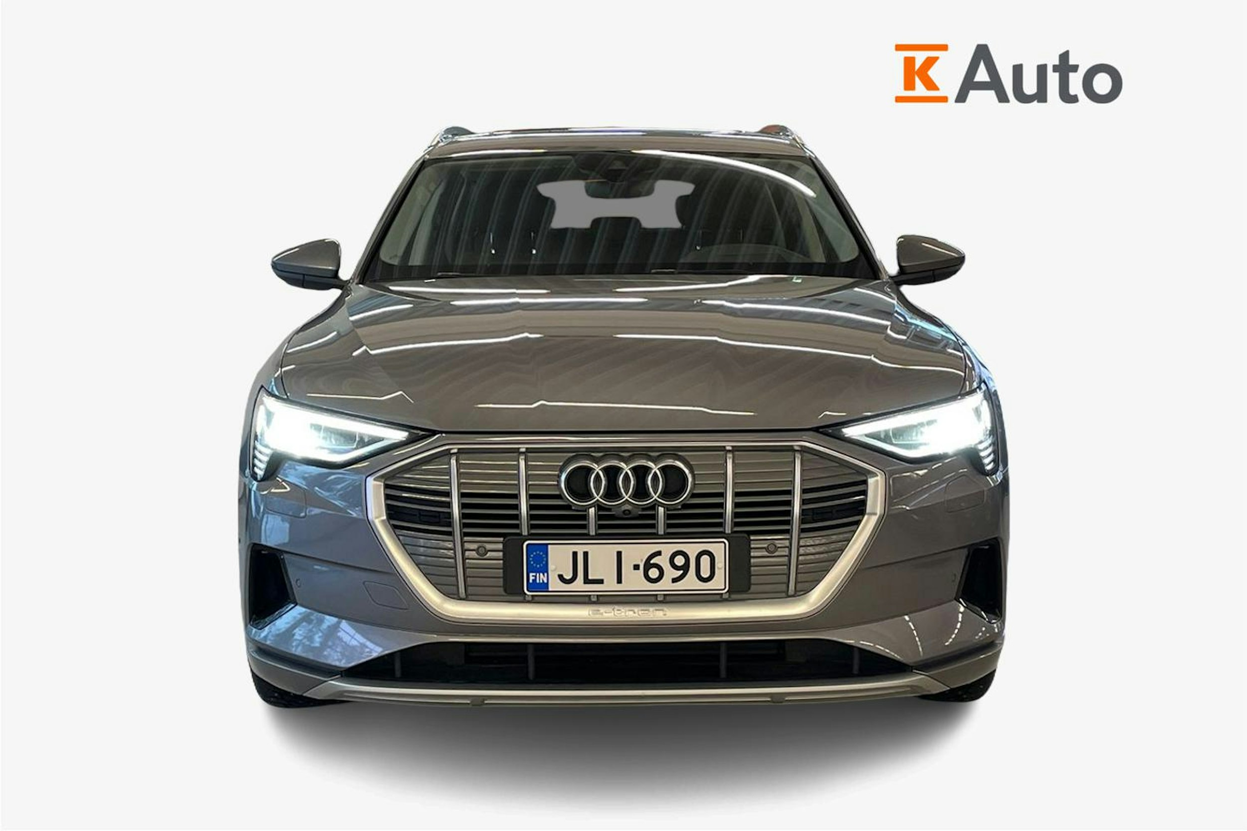 Harmaa Audi e-tron 2020 kuva 5.