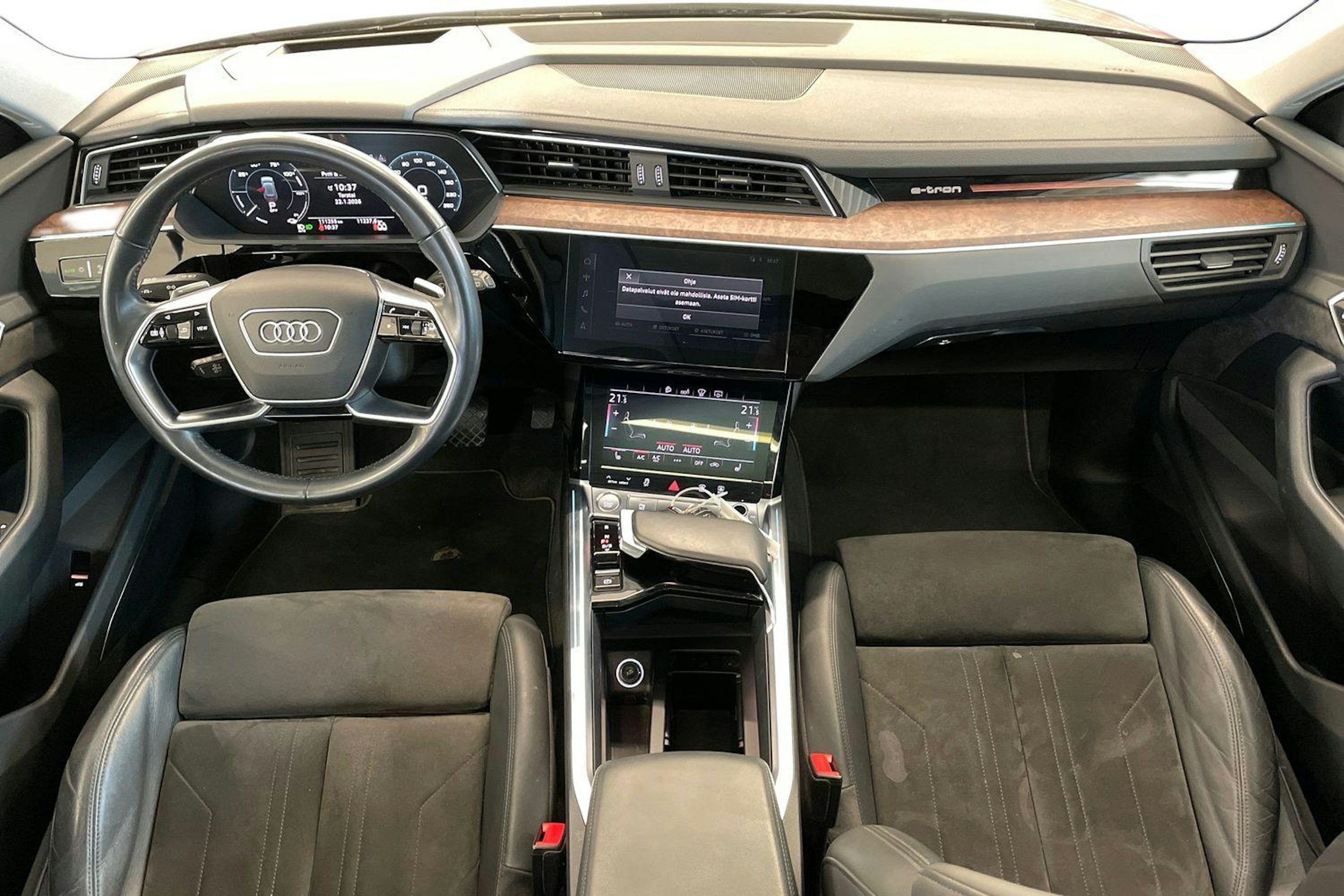 Harmaa Audi e-tron 2020 kuva 9.