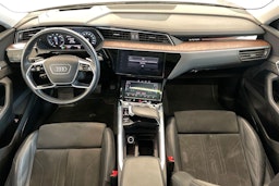 Harmaa Audi e-tron 2020 kuva 9.