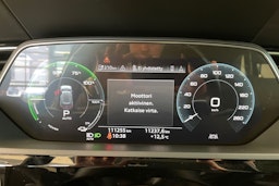 Harmaa Audi e-tron 2020 kuva 14.