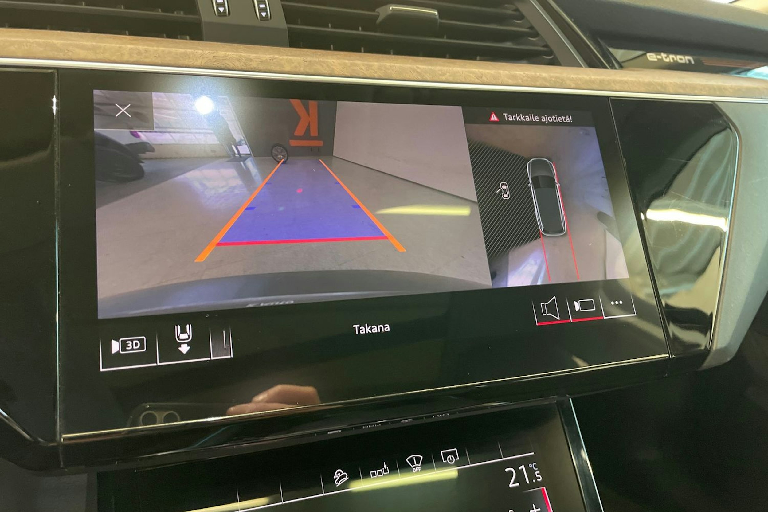 Harmaa Audi e-tron 2020 kuva 16.