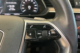 Harmaa Audi e-tron 2020 kuva 19.