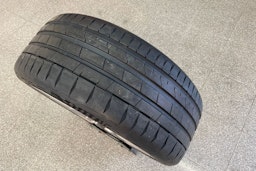 Harmaa Audi e-tron 2020 kuva 25.