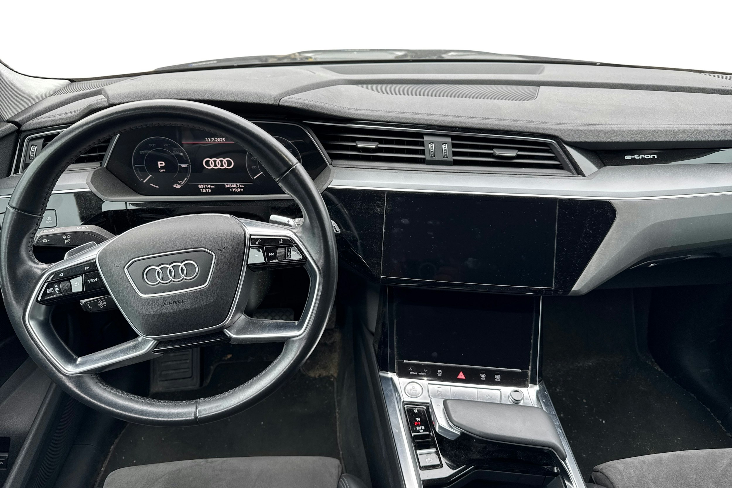 Musta Audi e-tron 2020 kuva 3.