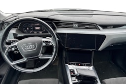 Musta Audi e-tron 2020 kuva 3.