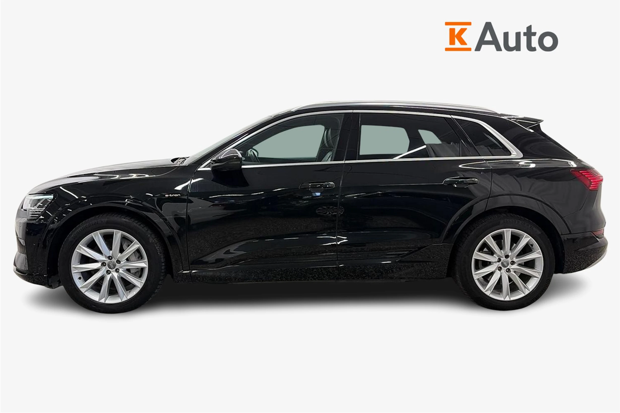 Harmaa Audi e-tron 2020 kuva 5.