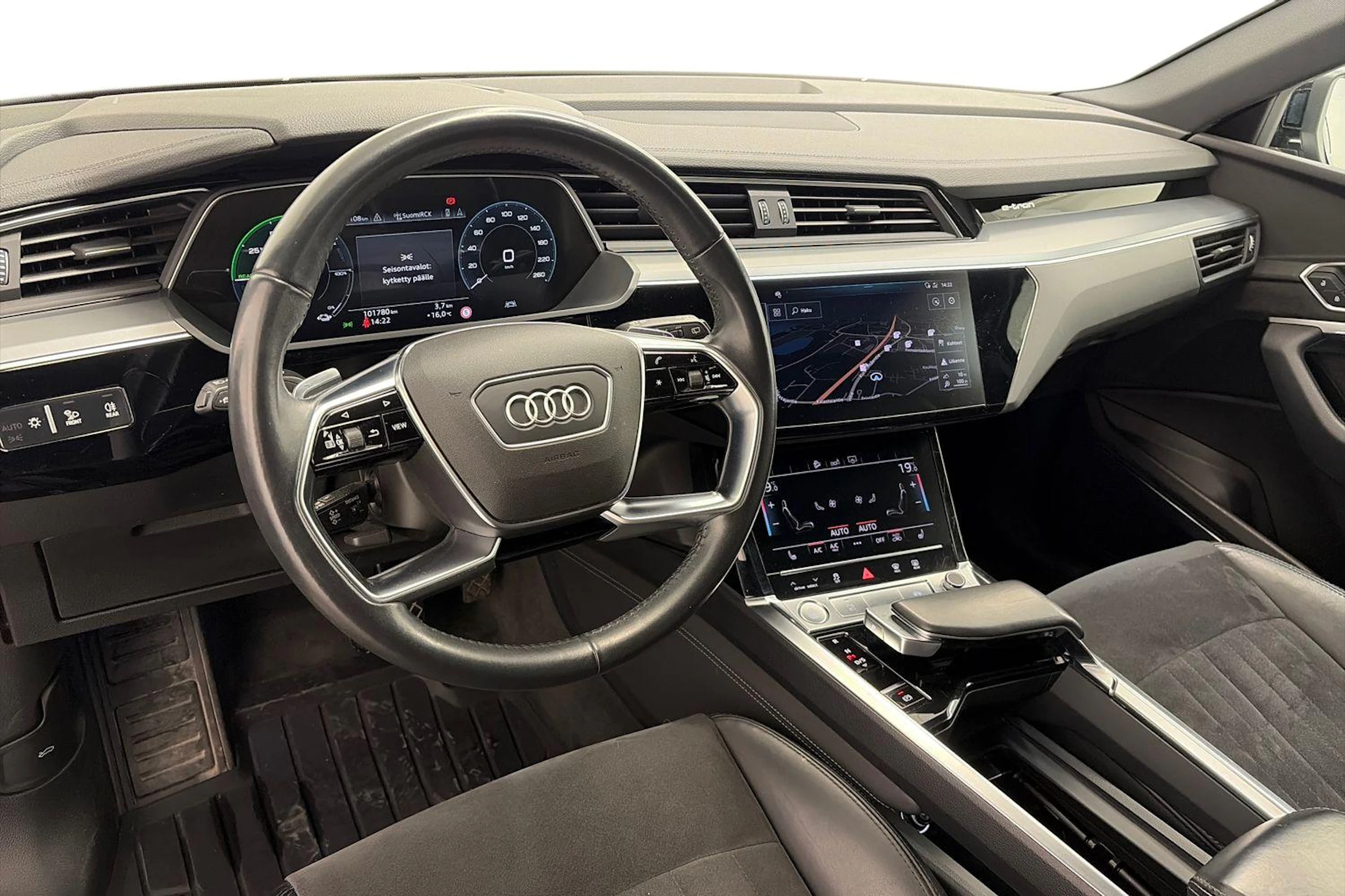 Harmaa Audi e-tron 2020 kuva 6.