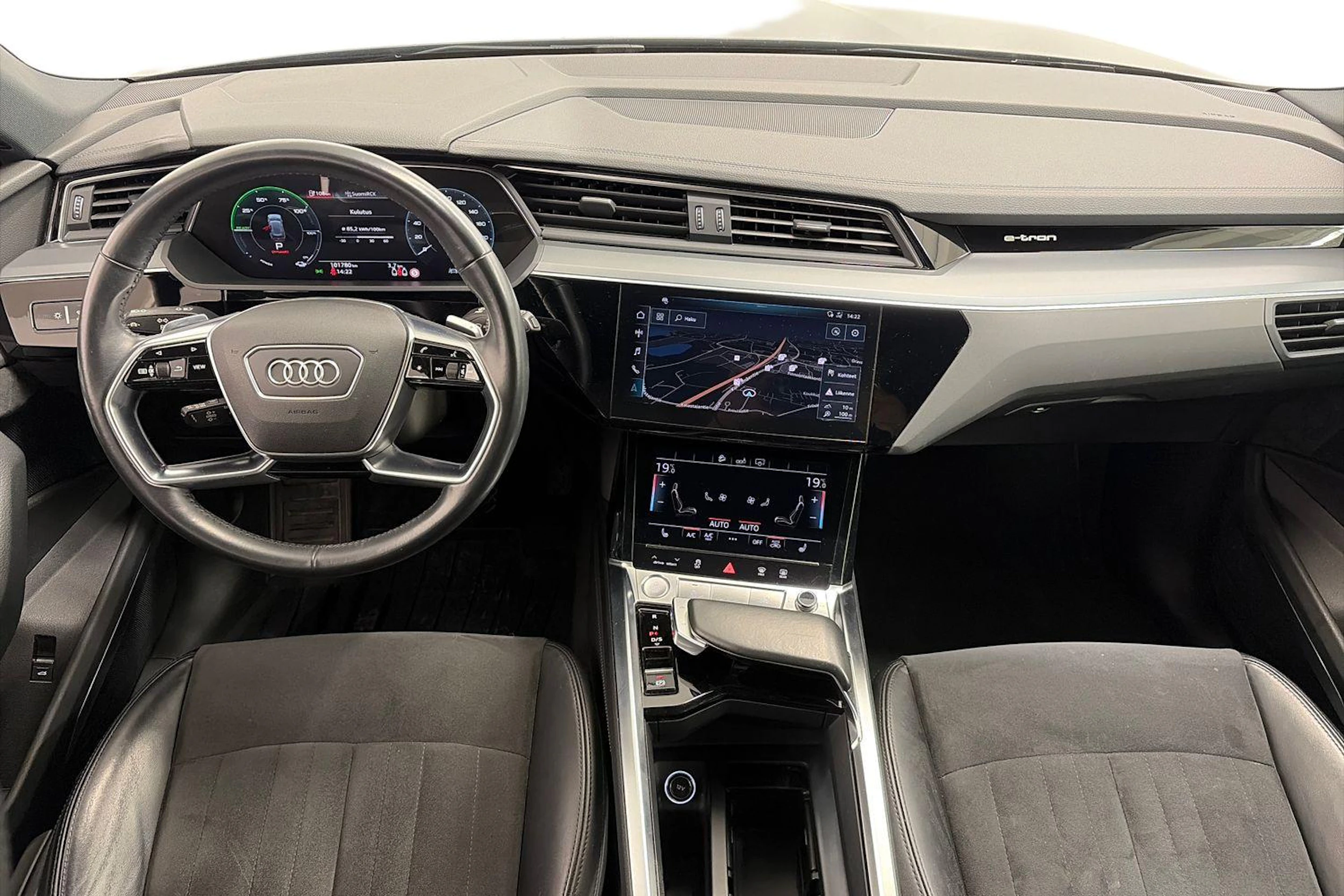 Harmaa Audi e-tron 2020 kuva 7.