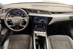 Harmaa Audi e-tron 2020 kuva 7.
