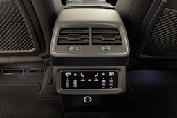 Harmaa Audi e-tron 2020 kuva 9.