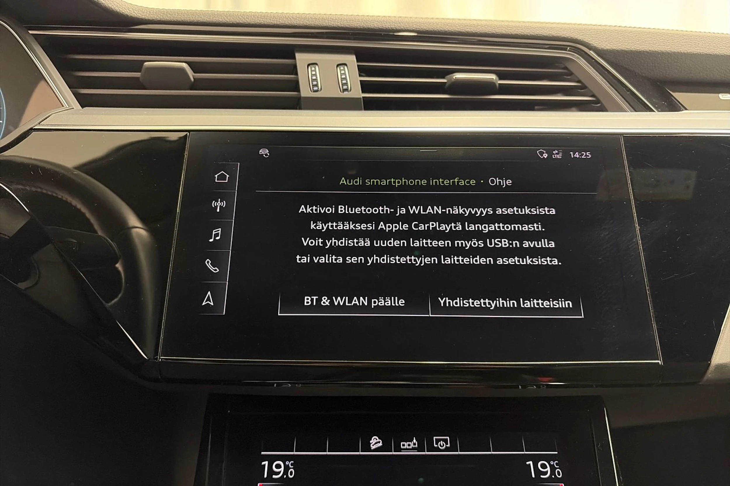 Harmaa Audi e-tron 2020 kuva 20.