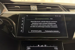 Harmaa Audi e-tron 2020 kuva 20.