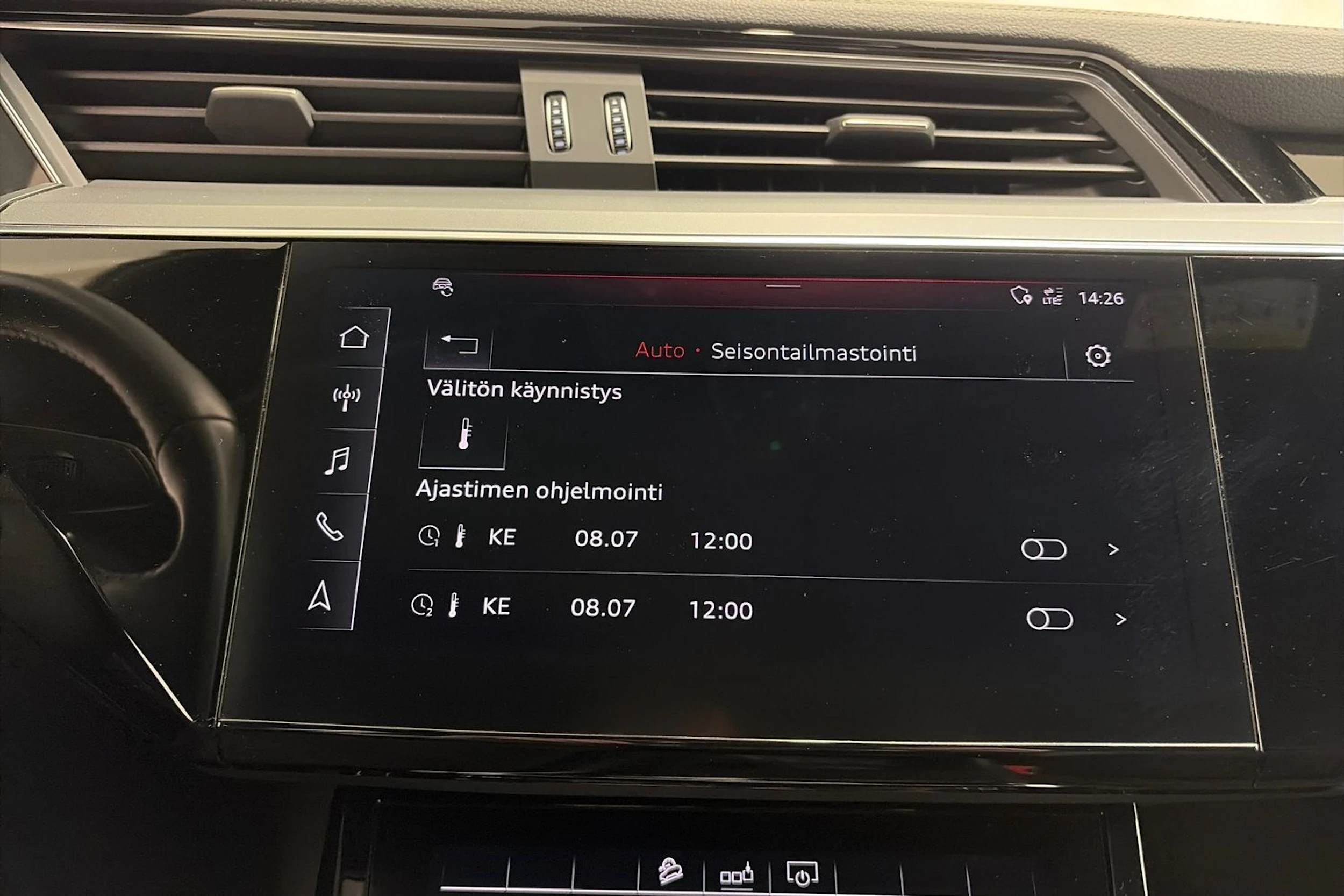 Harmaa Audi e-tron 2020 kuva 25.