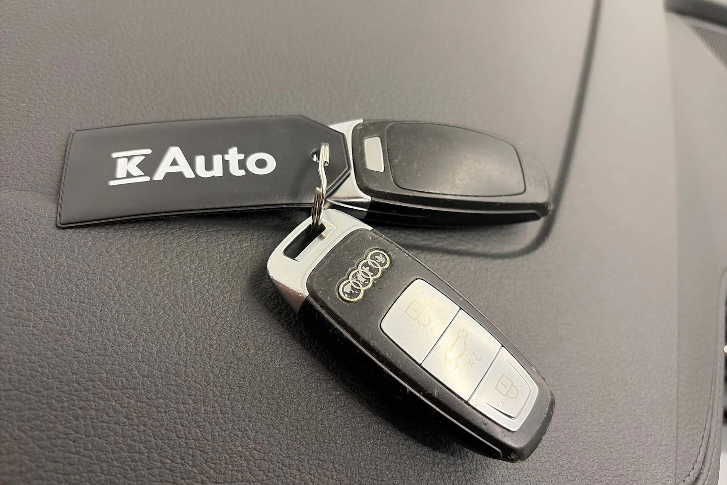 Harmaa Audi e-tron 2020 kuva 29.