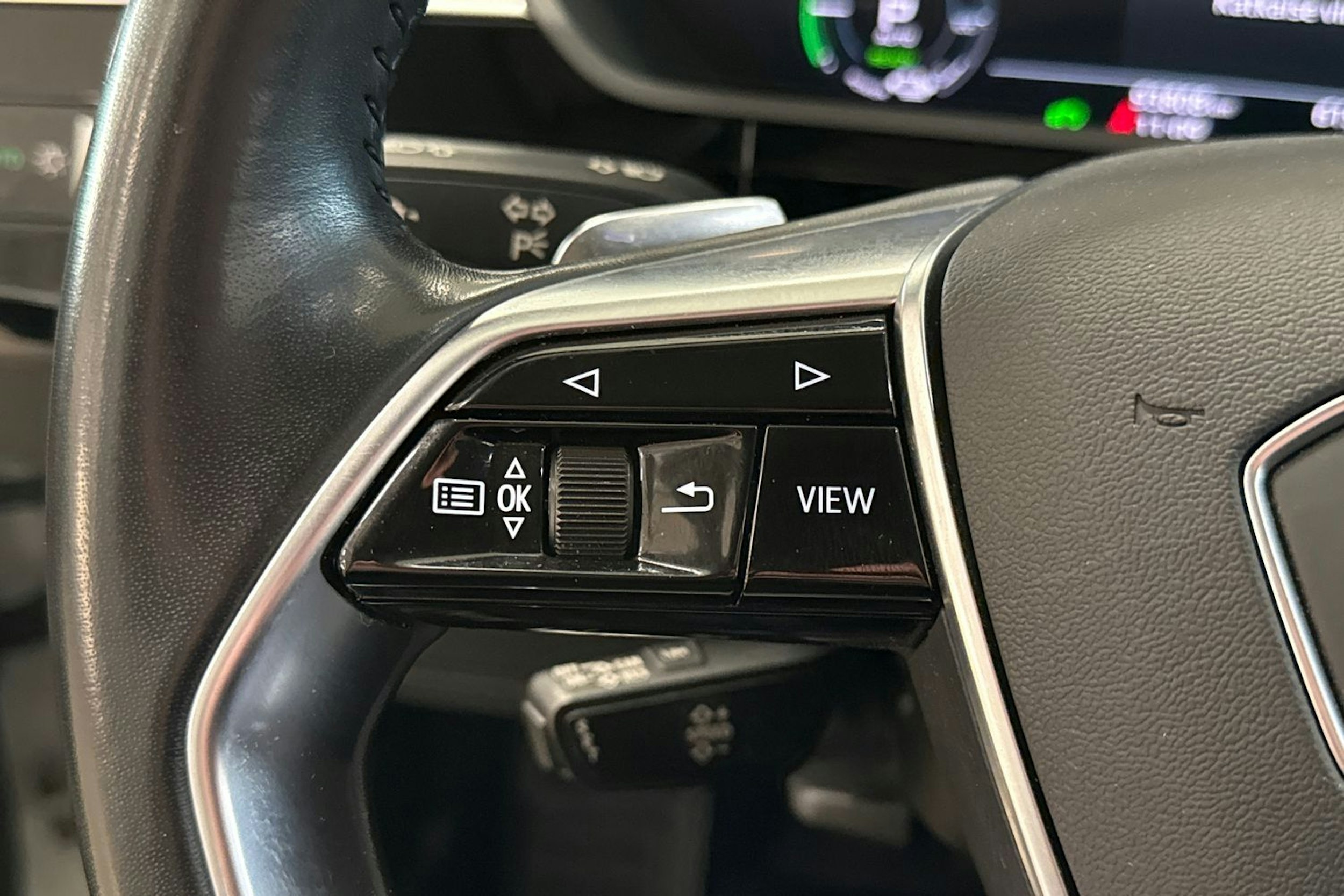 valkoinen Audi e-tron 2020 kuva 20.