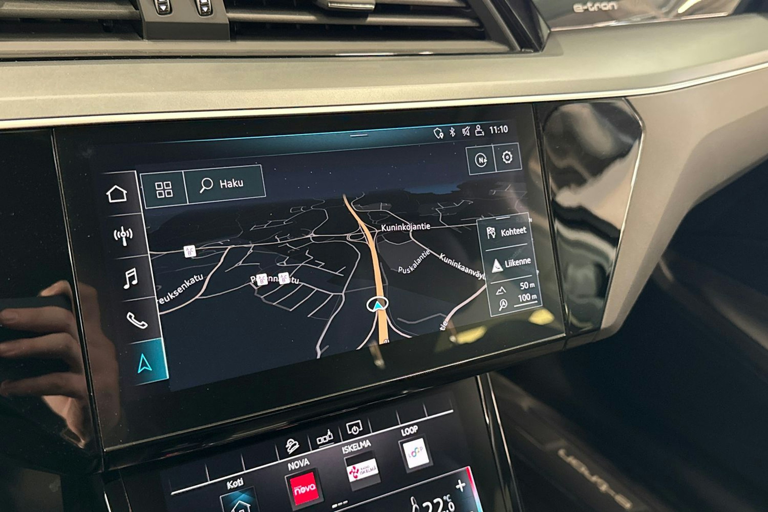 valkoinen Audi e-tron 2020 kuva 24.