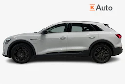 valkoinen Audi e-tron 2020 kuva 5.