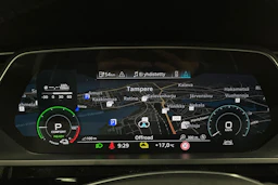 valkoinen Audi e-tron 2020 kuva 13.