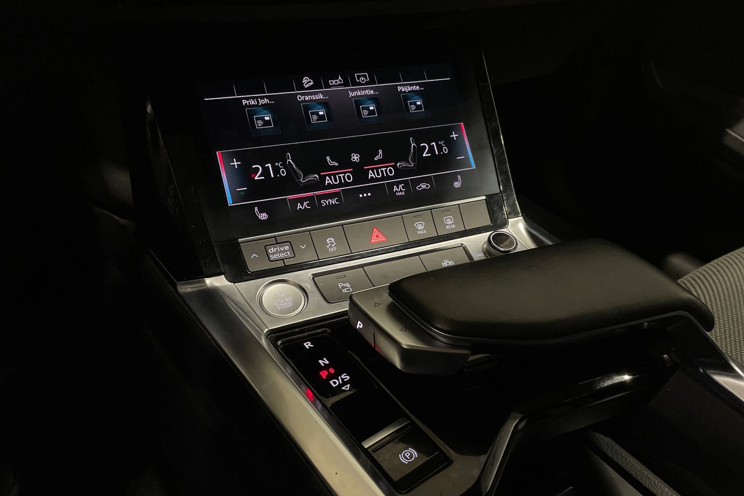 valkoinen Audi e-tron 2020 kuva 22.