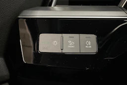 valkoinen Audi e-tron 2020 kuva 23.