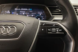 valkoinen Audi e-tron 2020 kuva 25.
