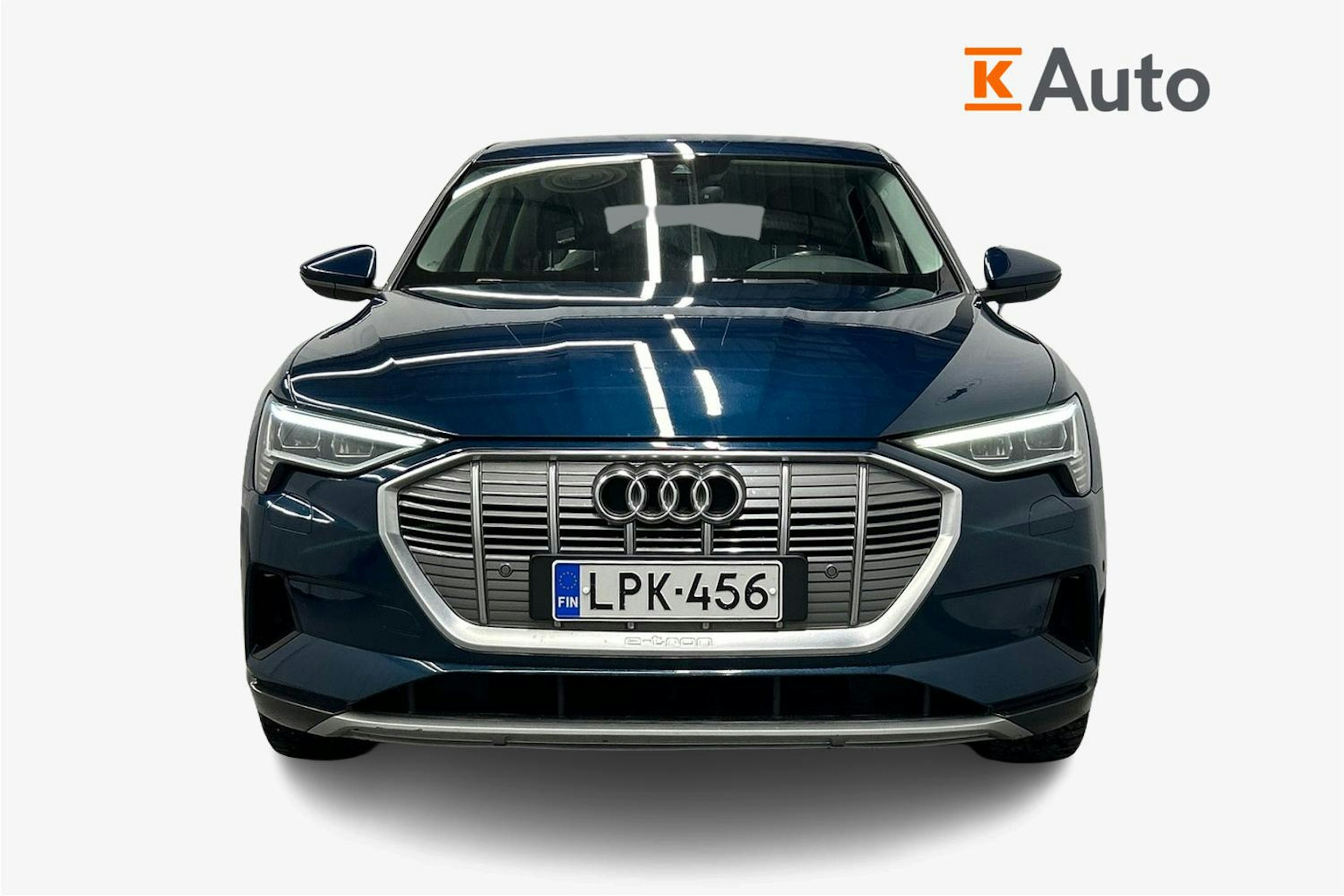 sininen Audi e-tron 2021 kuva 5.