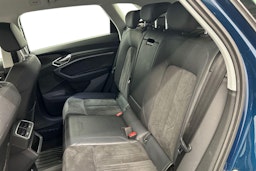 sininen Audi e-tron 2021 kuva 10.