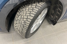 sininen Audi e-tron 2021 kuva 13.