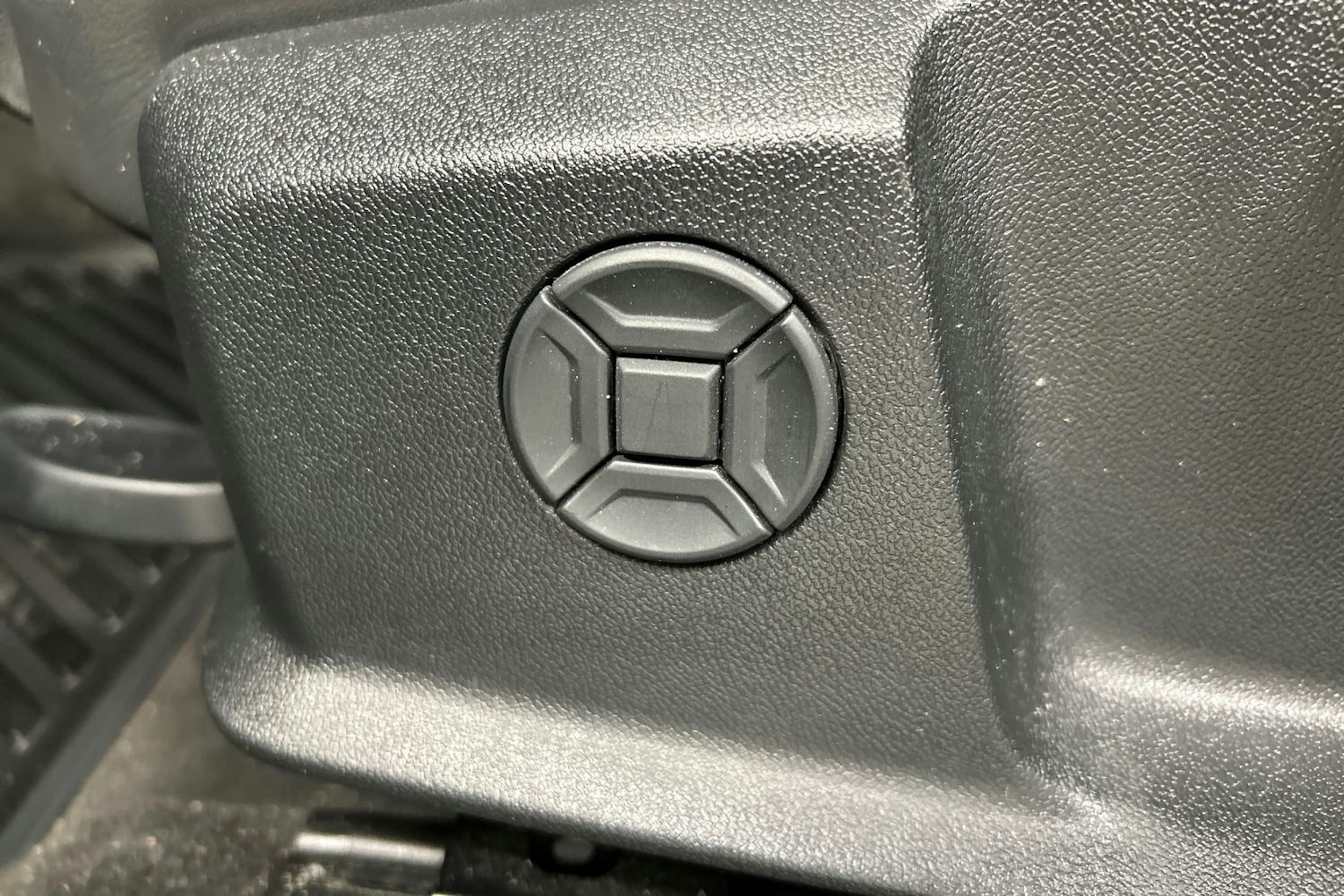 sininen Audi e-tron 2021 kuva 19.