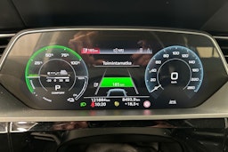 sininen Audi e-tron 2021 kuva 20.