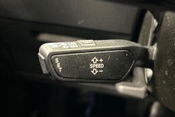 sininen Audi e-tron 2021 kuva 21.