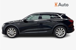 musta Audi e-tron 2020 kuva 5.
