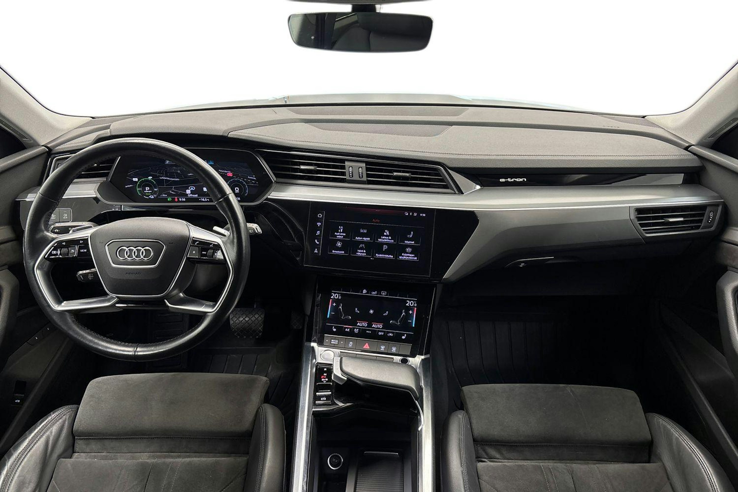musta Audi e-tron 2020 kuva 7.