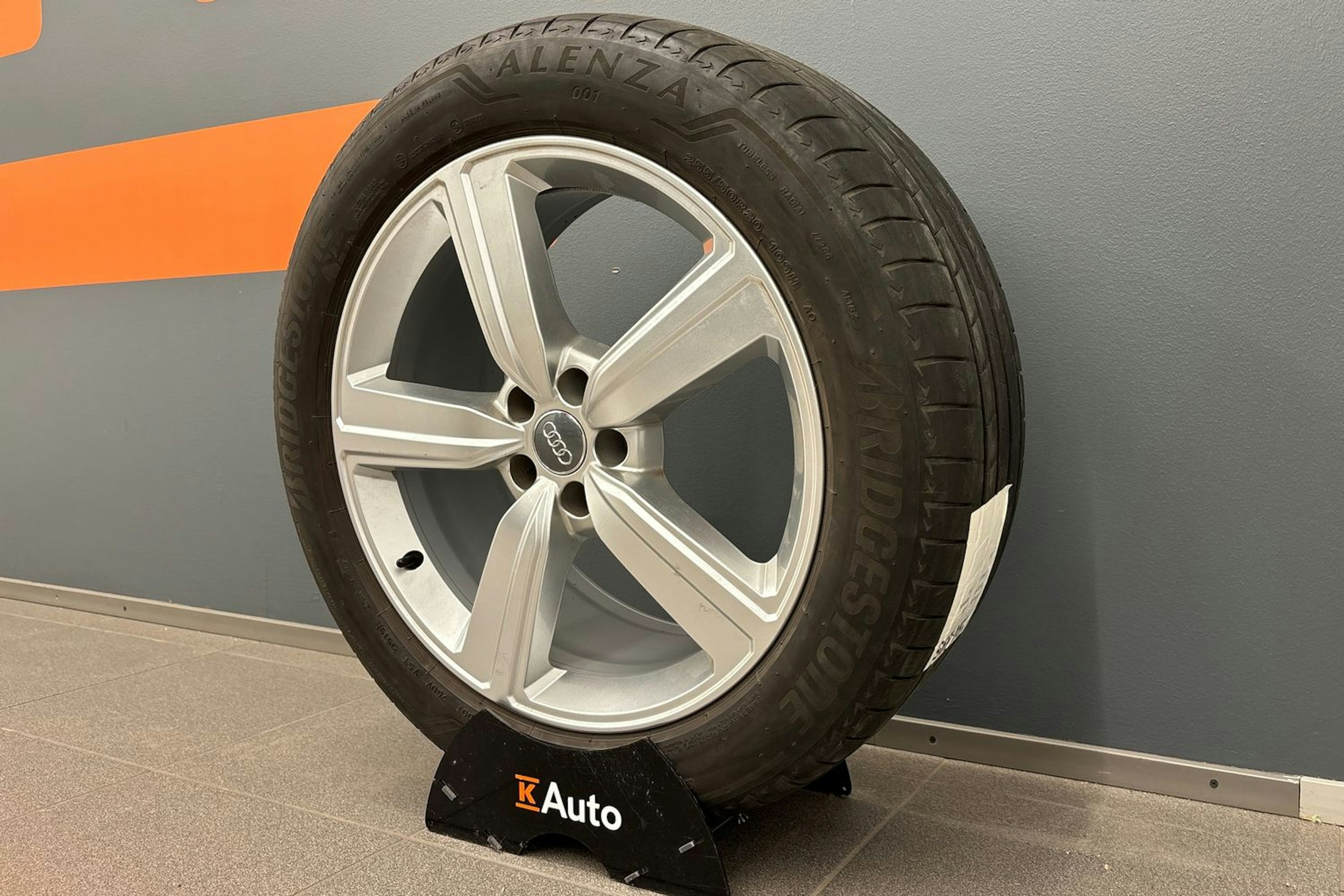 musta Audi e-tron 2020 kuva 10.