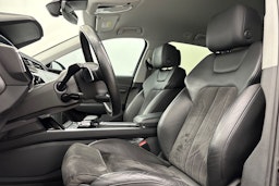 musta Audi e-tron 2020 kuva 11.