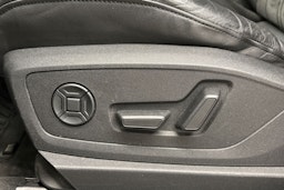musta Audi e-tron 2020 kuva 12.