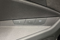 musta Audi e-tron 2020 kuva 13.