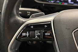 musta Audi e-tron 2020 kuva 15.