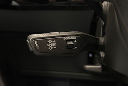 musta Audi e-tron 2020 kuva 17.