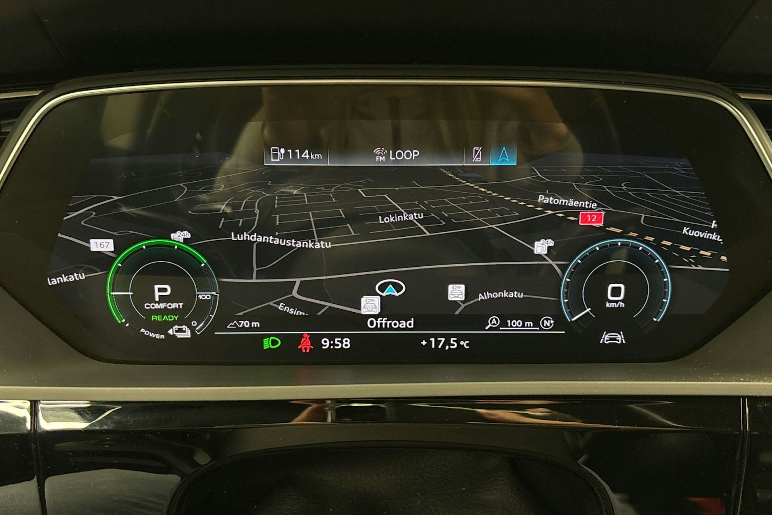 musta Audi e-tron 2020 kuva 18.