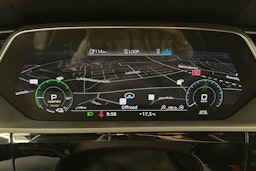 musta Audi e-tron 2020 kuva 18.