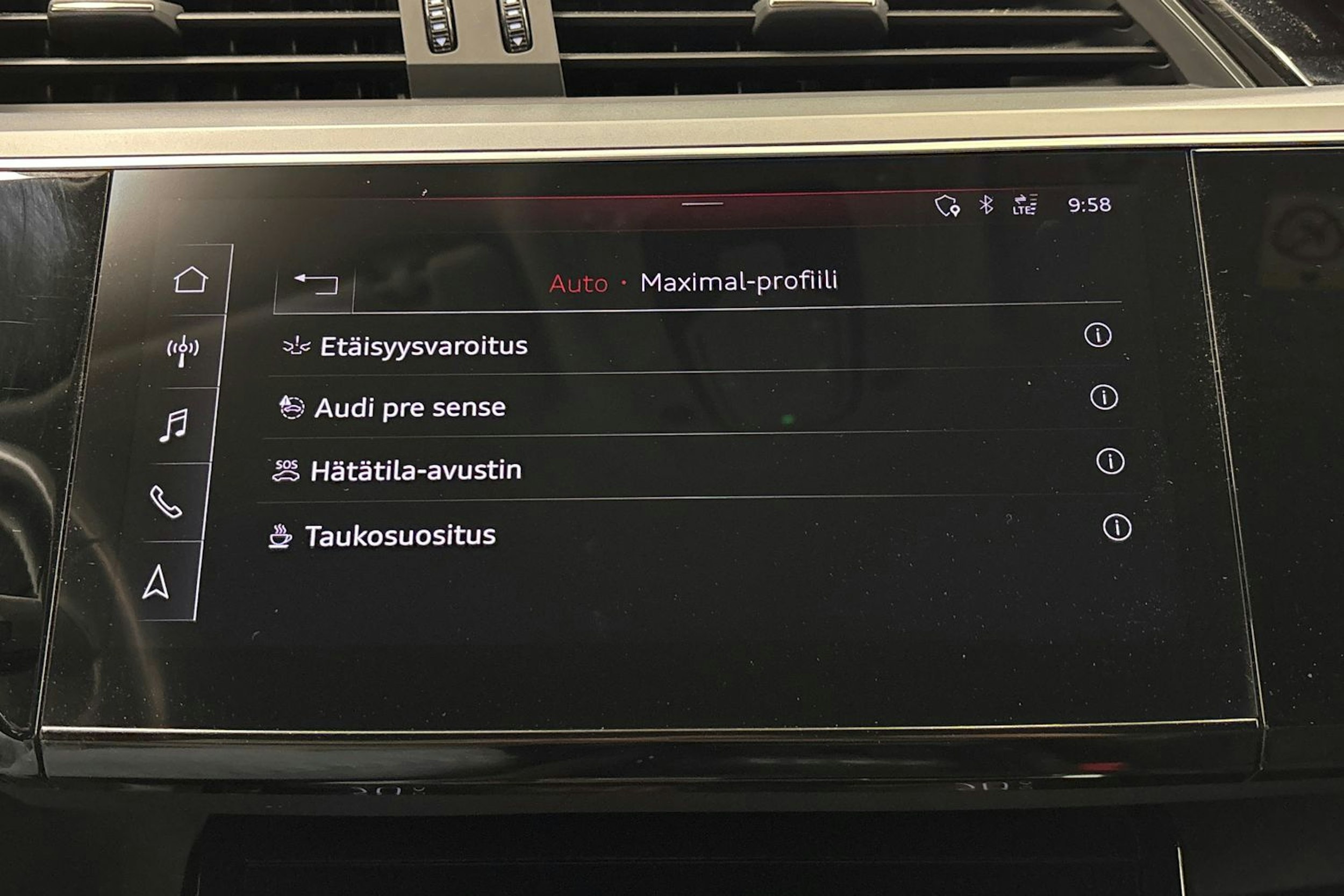 musta Audi e-tron 2020 kuva 19.