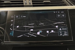 musta Audi e-tron 2020 kuva 20.