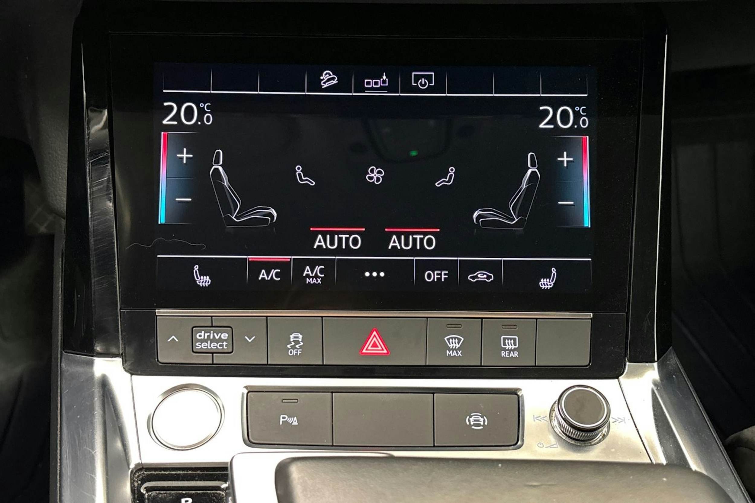 musta Audi e-tron 2020 kuva 23.