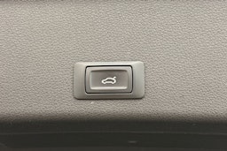 musta Audi e-tron 2020 kuva 26.