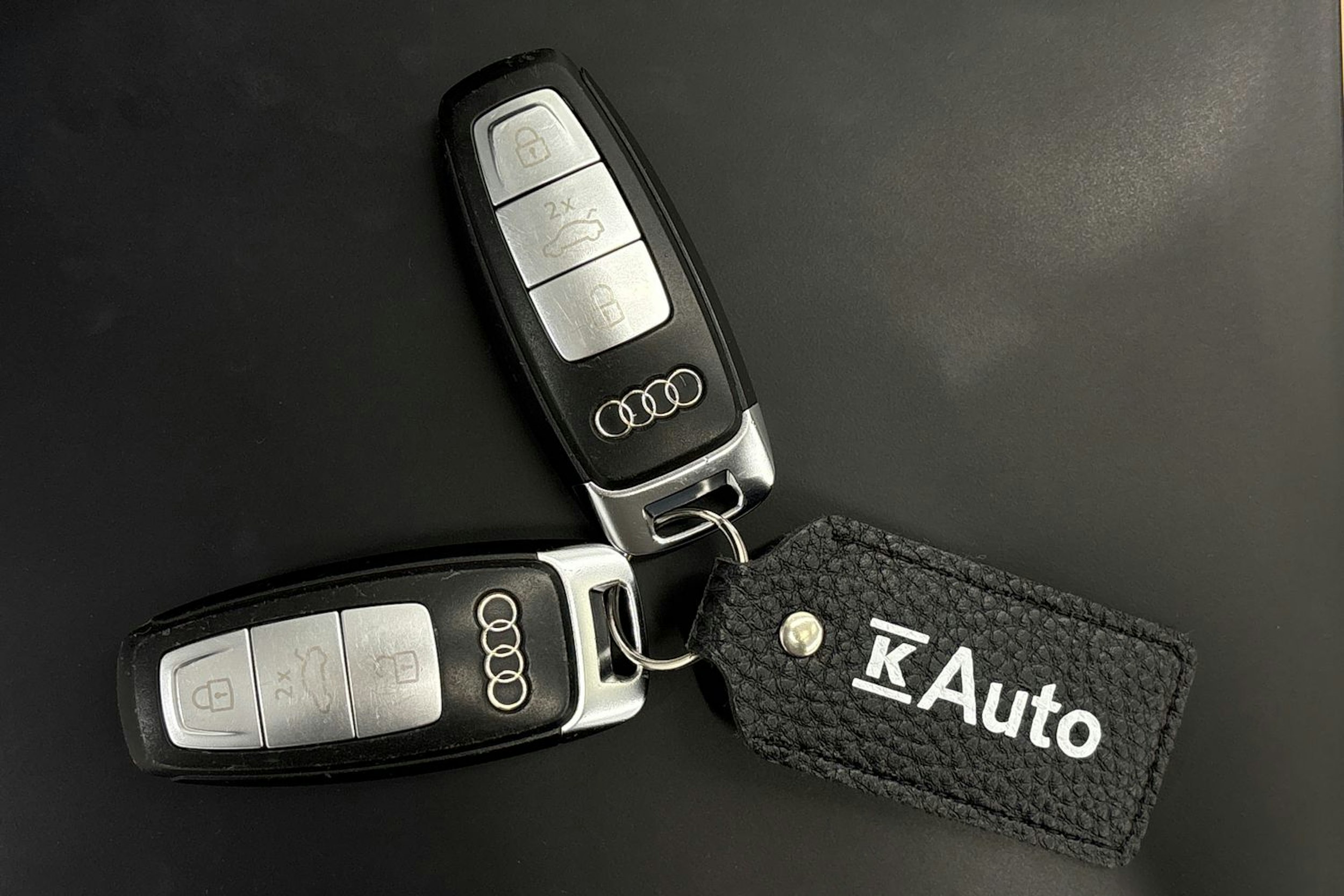 musta Audi e-tron 2020 kuva 27.