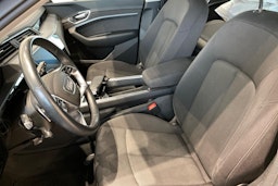 harmaa Audi e-tron 2020 kuva 10.