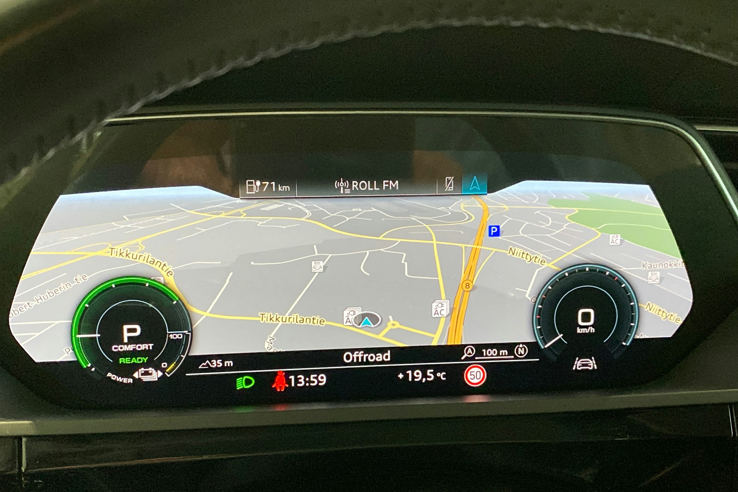 harmaa Audi e-tron 2020 kuva 14.