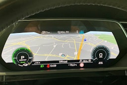 harmaa Audi e-tron 2020 kuva 14.